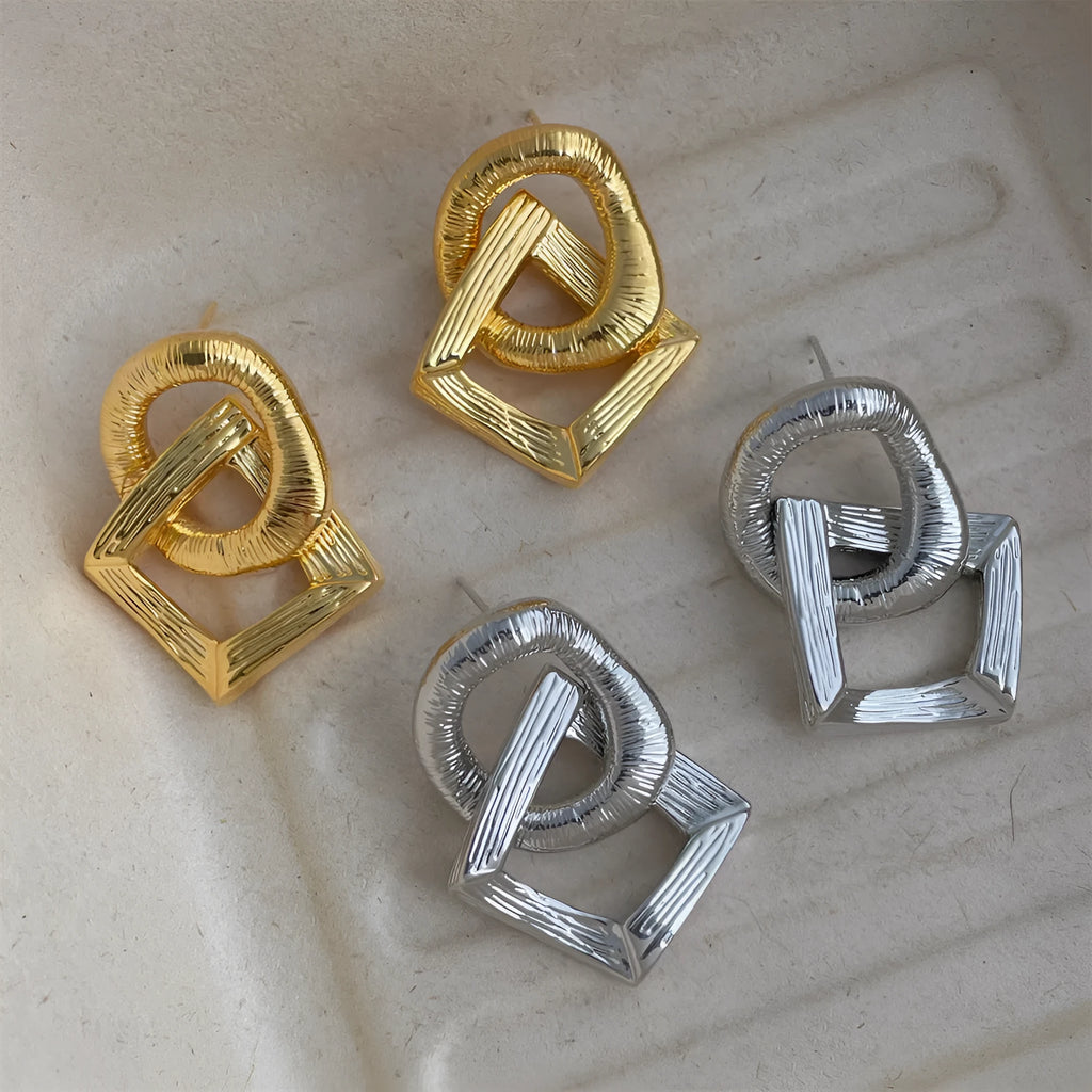 Retro geometric copper circle pendant earrings in gold or silver, 3.4cm tall.