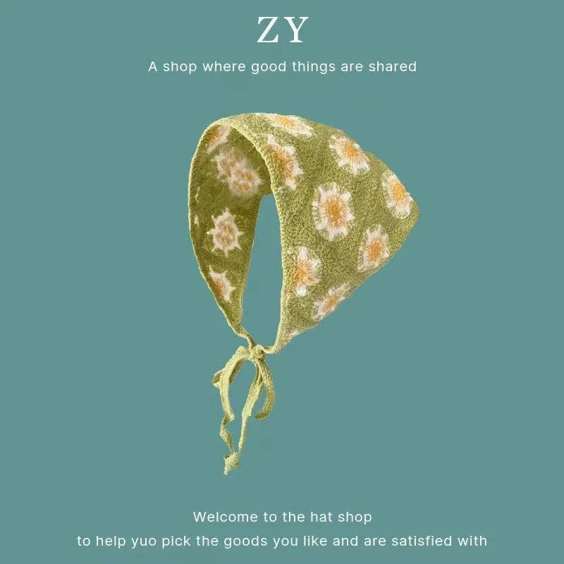 Women's cotton triangle shawl with floral French retro pattern in daisy design colours
