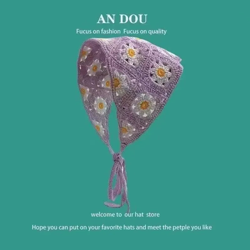 Women's cotton triangle shawl with floral French retro pattern in daisy design colours