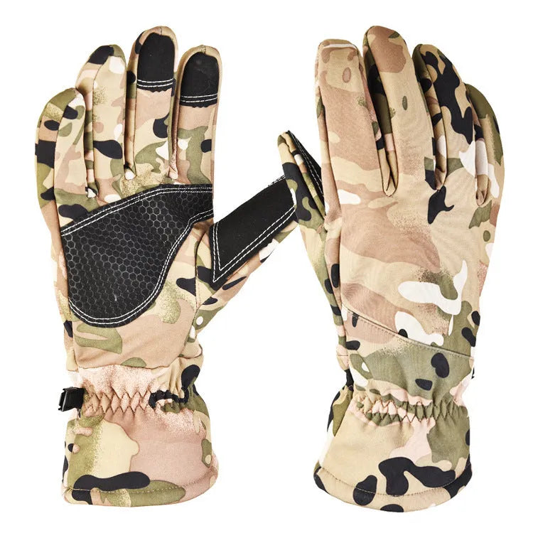 Tactical ski gloves in camouflage colour with non-slip grip and touch screen compatible fingertips