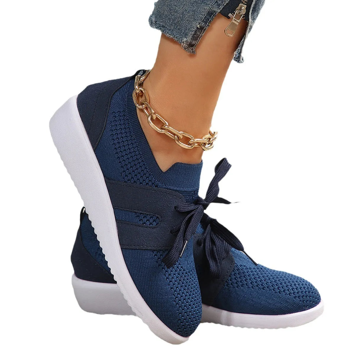 Casual women's sports shoes with mesh lining, rubber sole, front lace-up, low heel, round toe in black