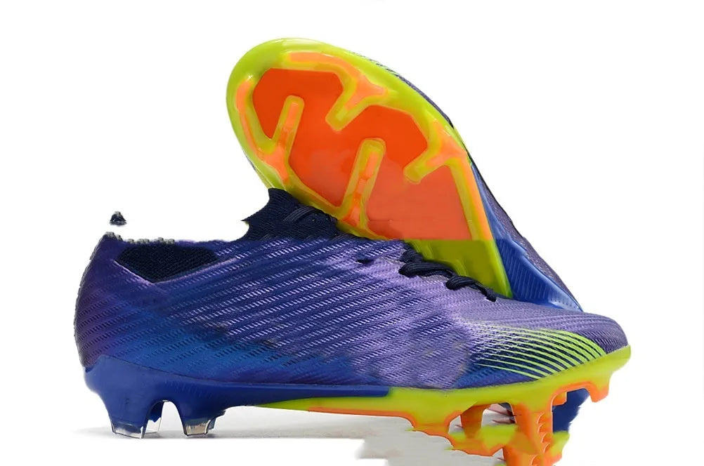Men's low-top football shoes with knitted upper, lace-up front, and rubber sole with FG studs.