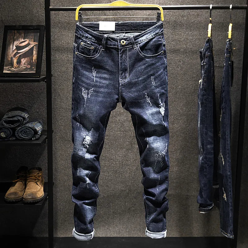 Men's slim-fitting skinny jeans in blue denim with mid-waist cut and standard trousers length