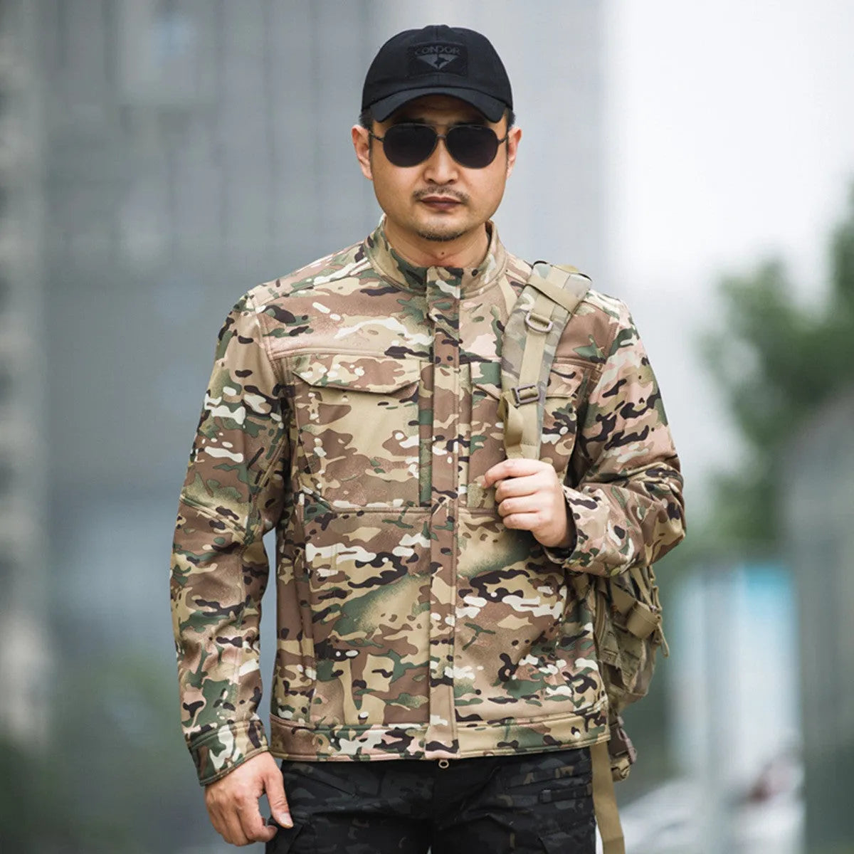 Black soft shell mountaineering jacket with polyester windproof and wear-resistant fabric for outdoor activities