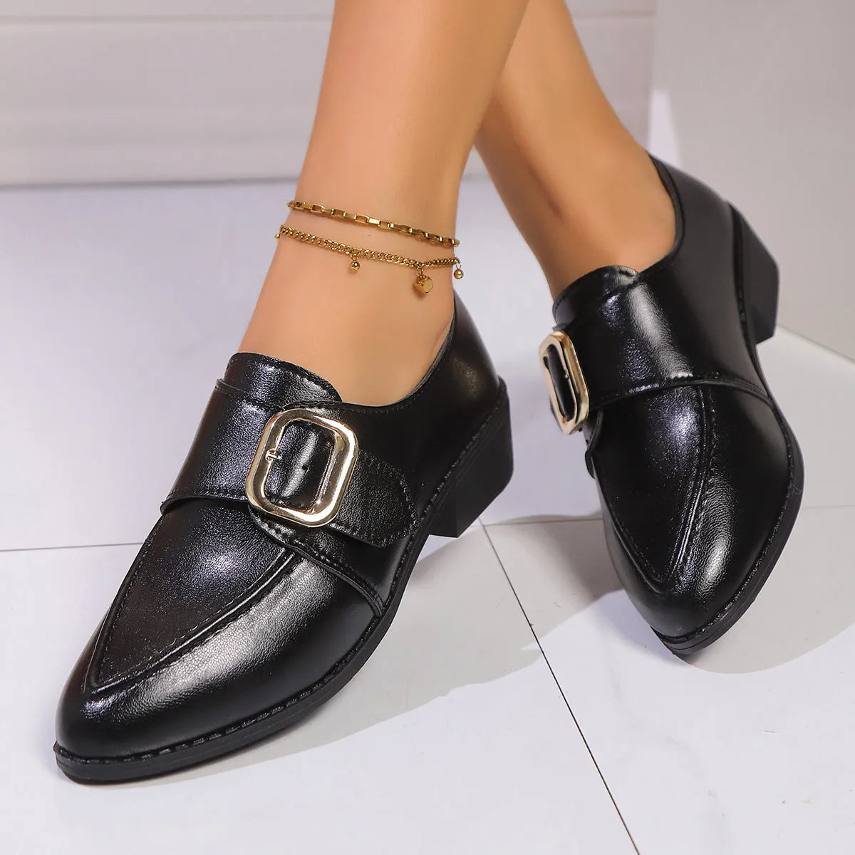 Women's flat shoes with a bow on the toe, available in big buckle bow or small bowknot styles.