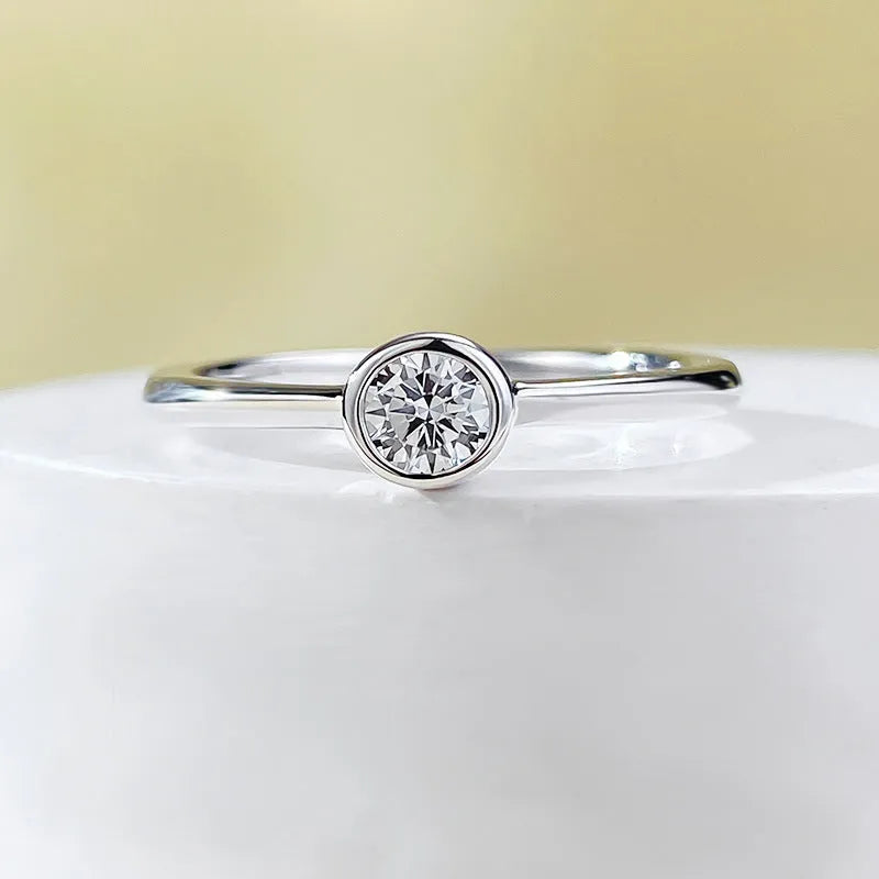 Minimalist crown-shaped silver ring with line detailing, shown in electroplated gold and platinum finishes