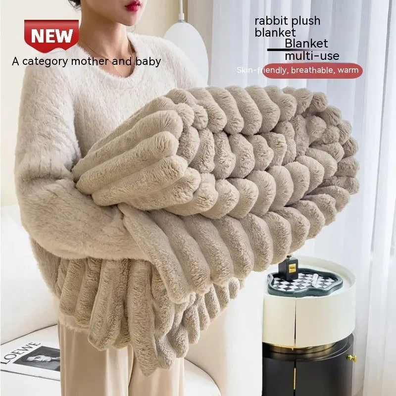 Solid colour double-sided thickening faux rabbit fur blanket in bubble velvet texture.