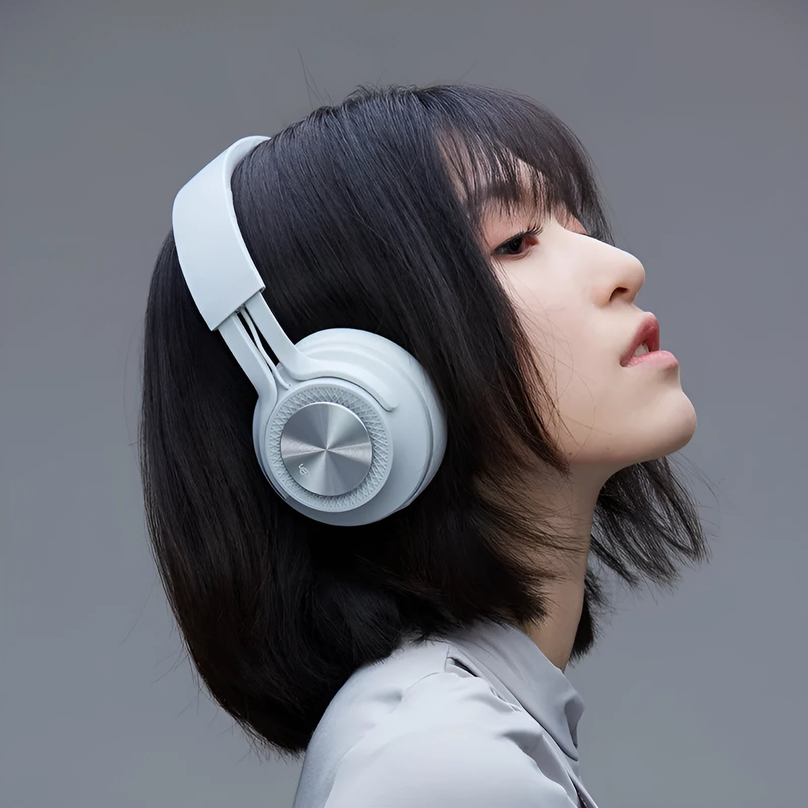 Wireless Bluetooth sports headset shown in available colours: red, grey, green, and black.