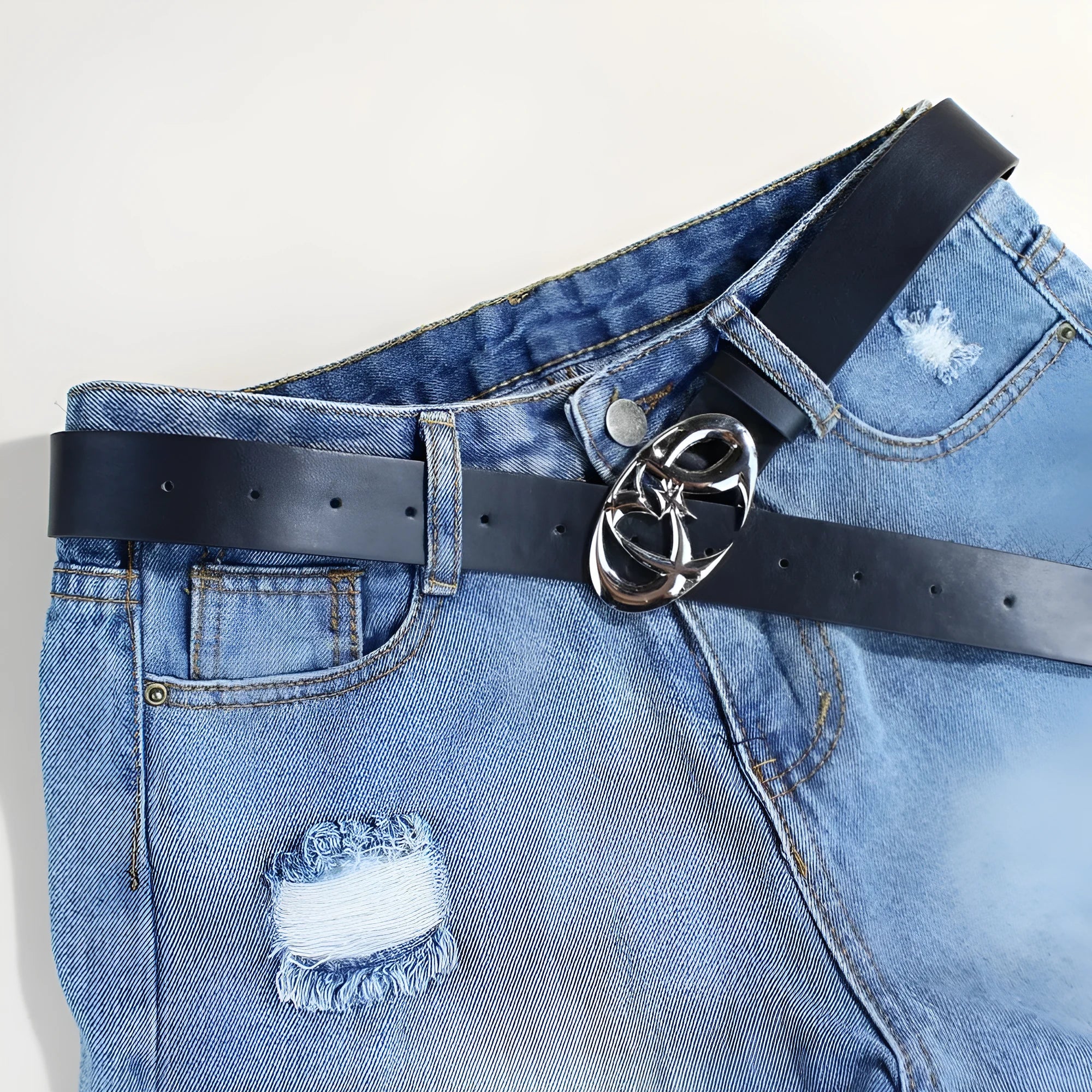 Casual silver buckle belt made from black PU leather with a 105cm length
