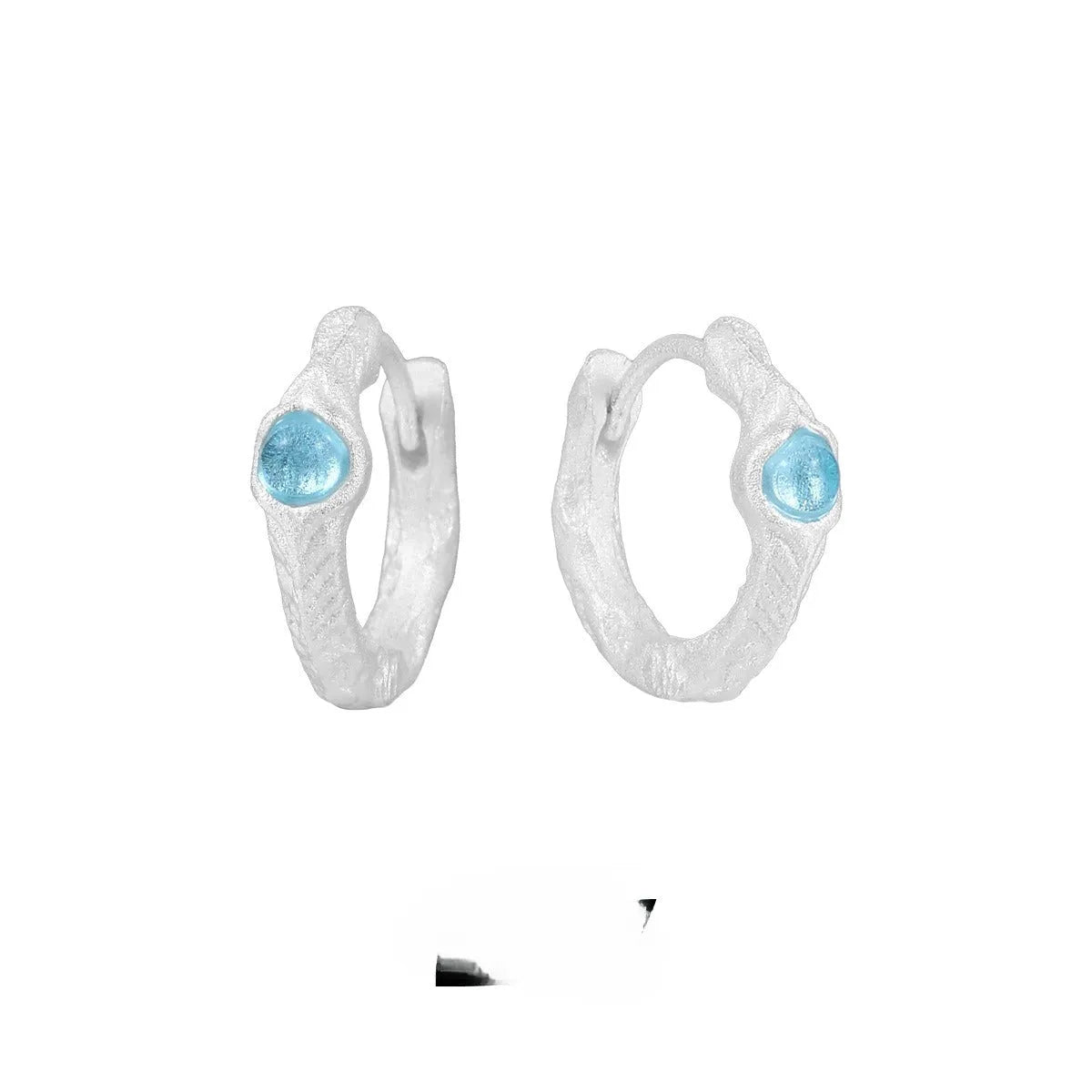 Geometric women's ear clip in burnt silver electroplated 925 silver with round design element
