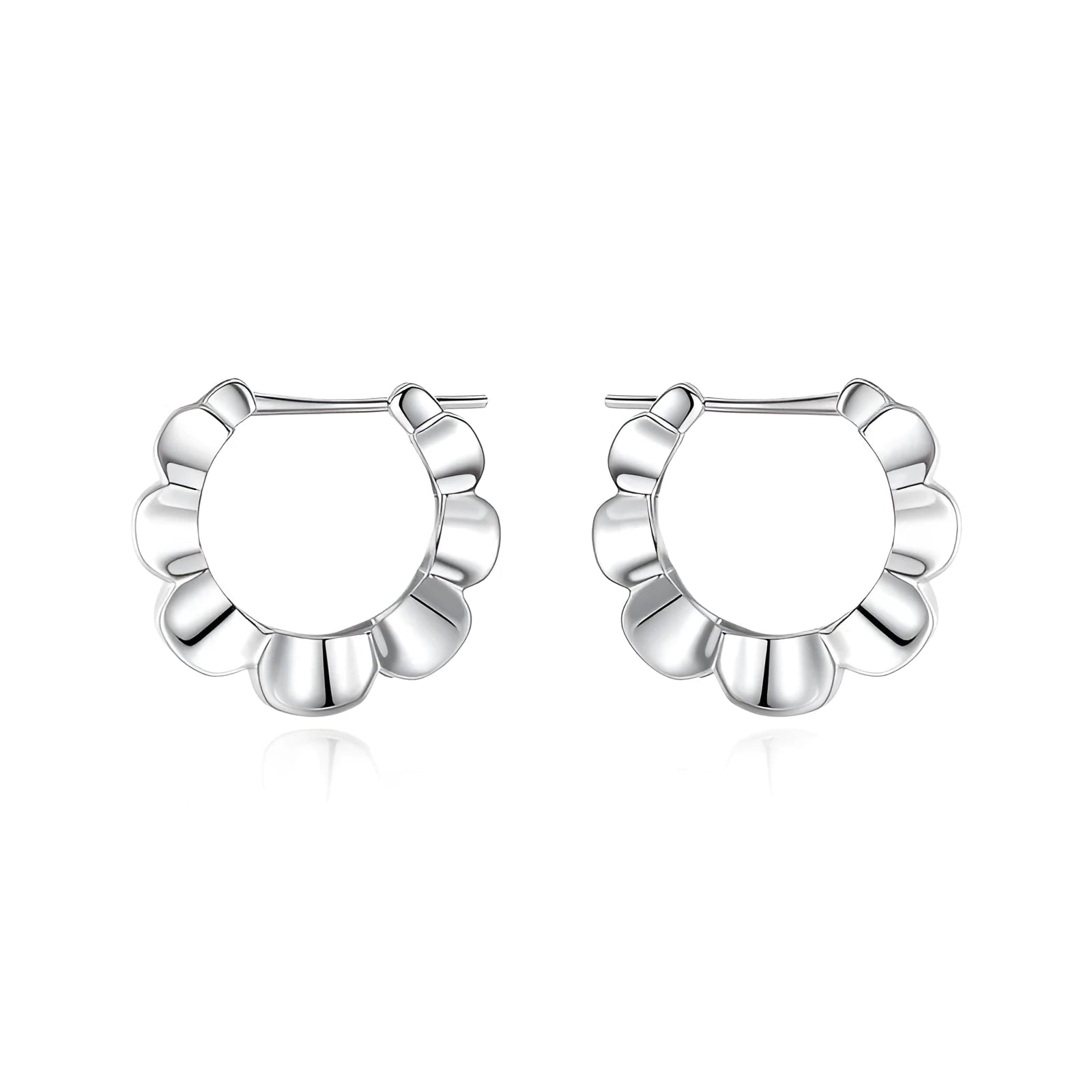 A pair of sterling silver geometric round stud earrings with a retro design and electroplated finish.