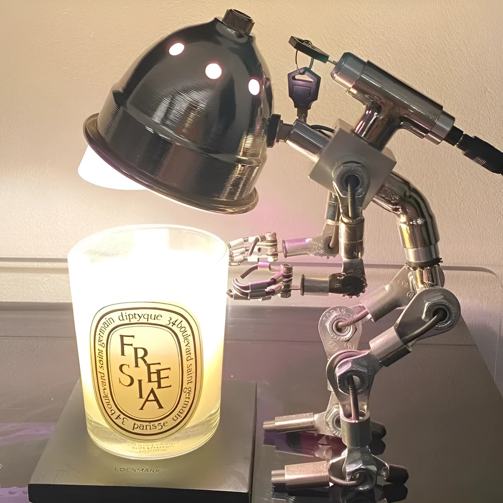 Robot-shaped decorative atmosphere lamp in silver or copper finish, 22cm or 29cm tall