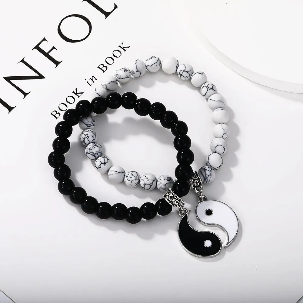 Geometric eight-diagram fashion bracelet in electroplated alloy with unisex design