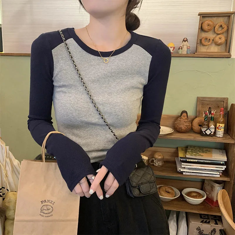 Women's slim fit viscose top with princess sleeves and embroidery in dark blue