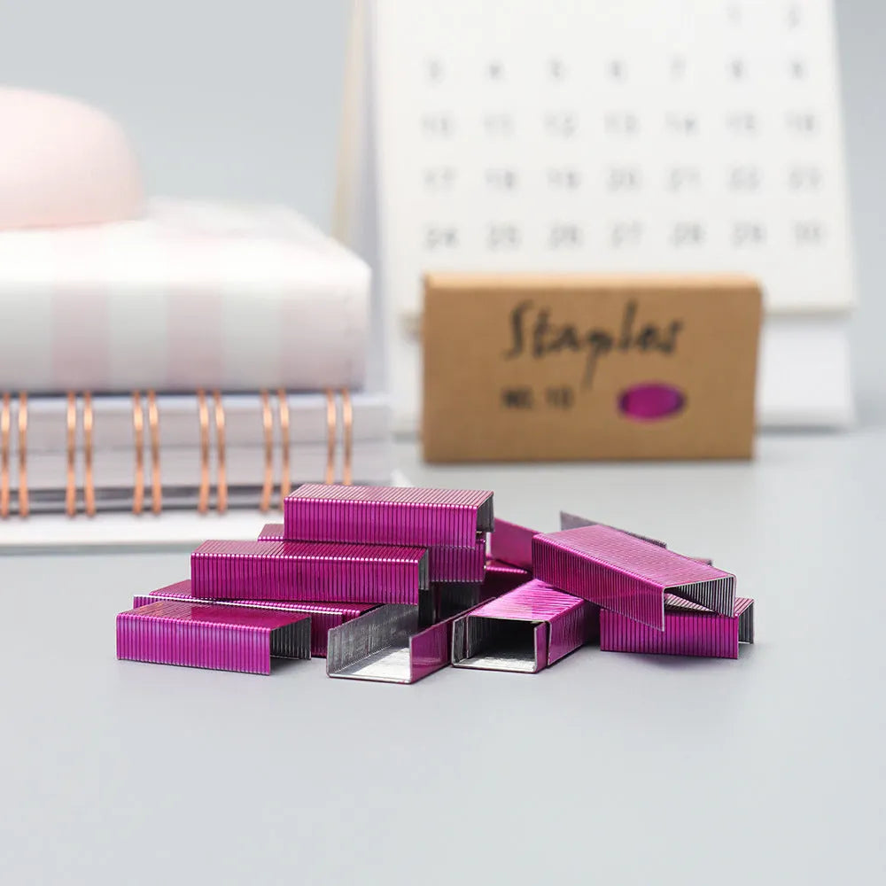 Box of 1000 metal stitching needle staples in black, purple, rose gold, and rose red colours.