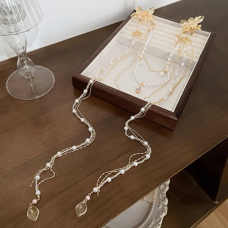 Gold women's hairpin with pearl, diamond and tassel decorative elements