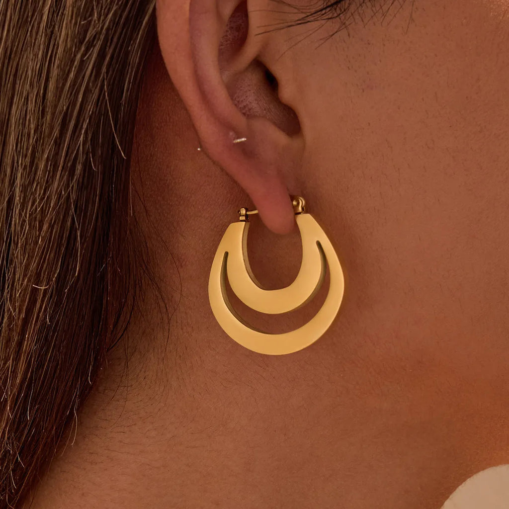 Geometric French earrings with round ring elements in 18K gold plated stainless steel, gold and steel colour options