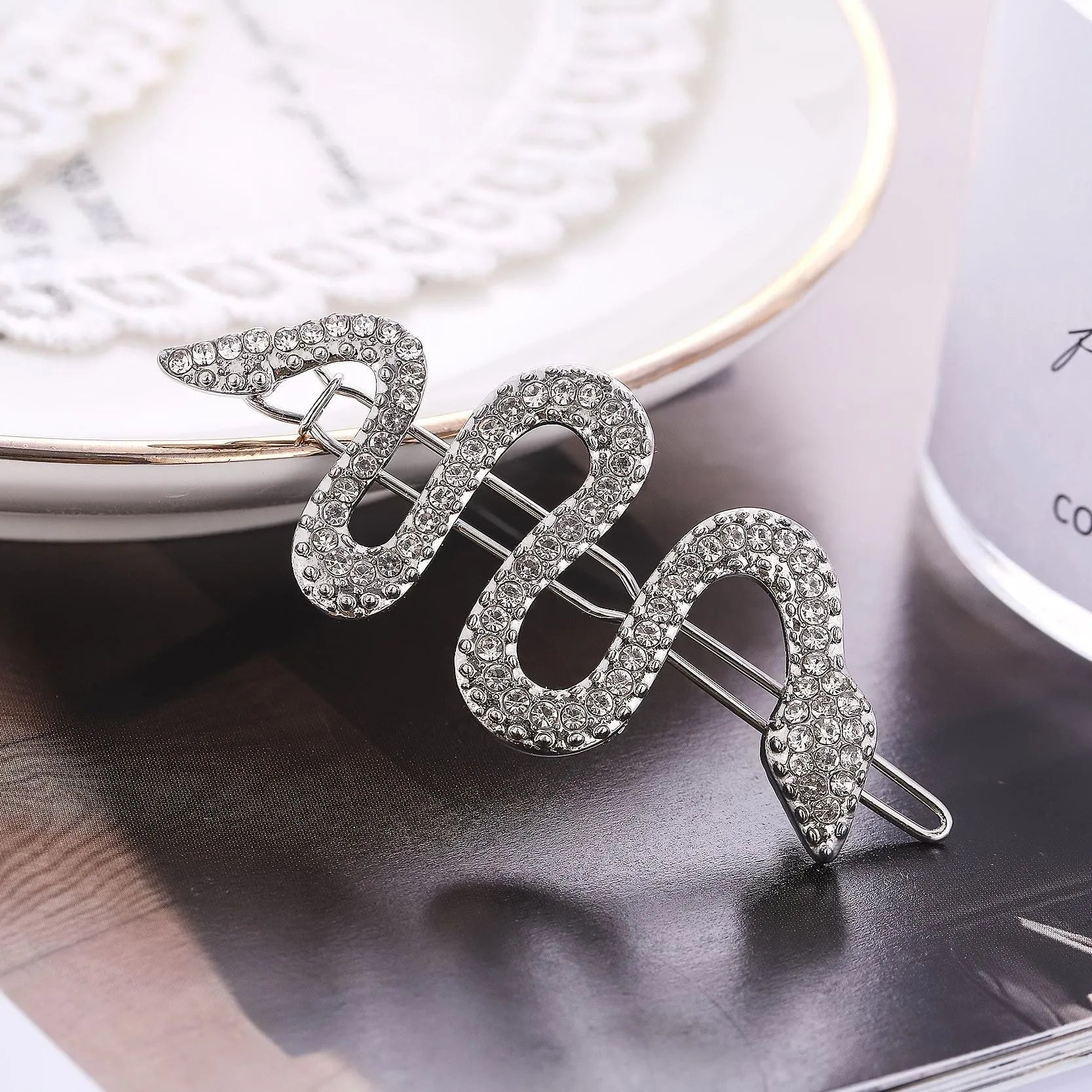 Korean style vintage snake design hair barrette in gold or silver alloy.