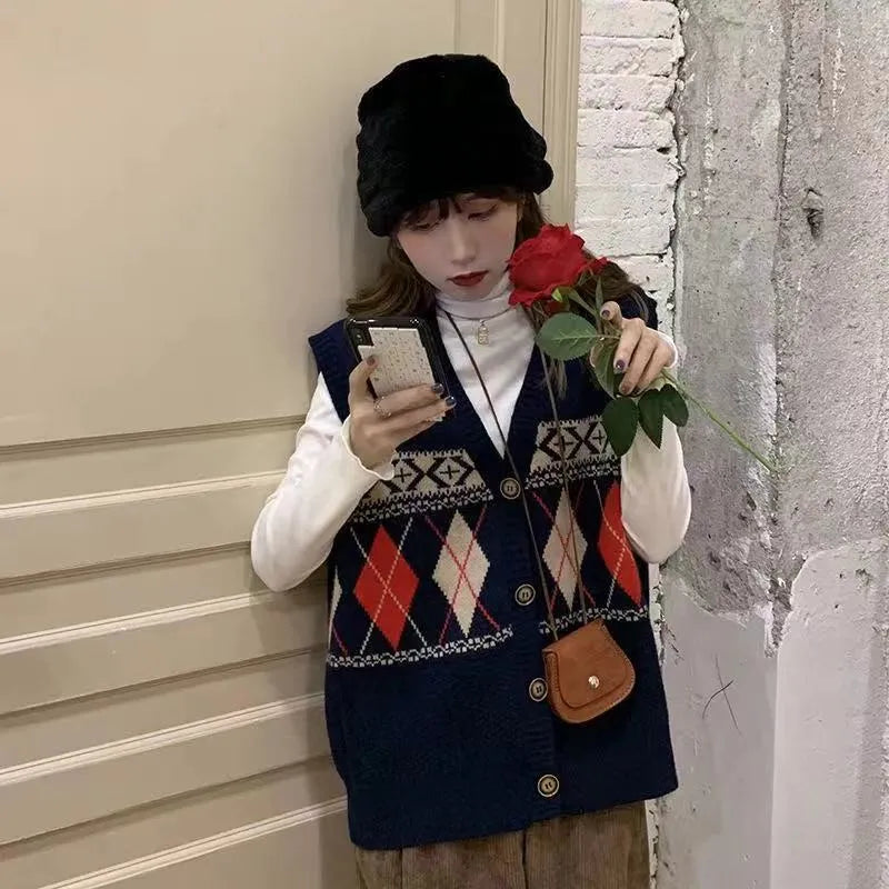 Diamond plaid pattern sleeveless loose cardigan top in khaki colour