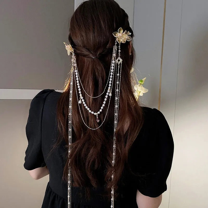 Gold women's hairpin with pearl, diamond and tassel decorative elements