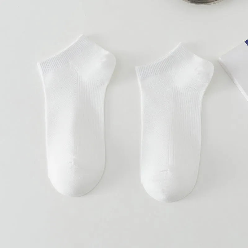 Solid colour low-cut polyester boat socks for men on a neutral background.