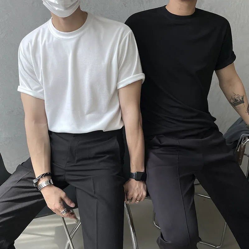 Cotton slim fit T-shirt with round neck and regular sleeves in solid colour