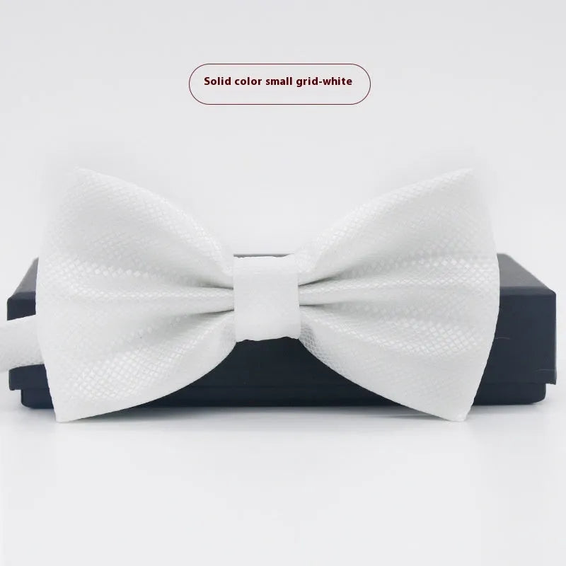 Solid colour formal bow tie with flat head design in polyester fabric