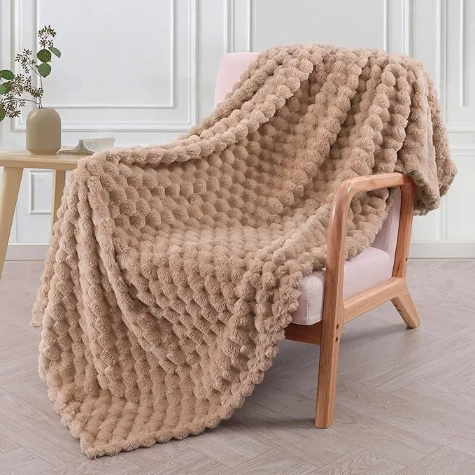 Solid colour polyester plaid velvet blanket for children's lunch breaks