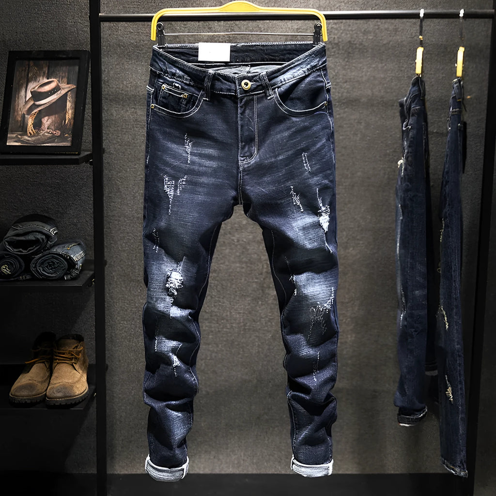 Men's slim-fitting skinny jeans in blue denim with mid-waist cut and standard trousers length