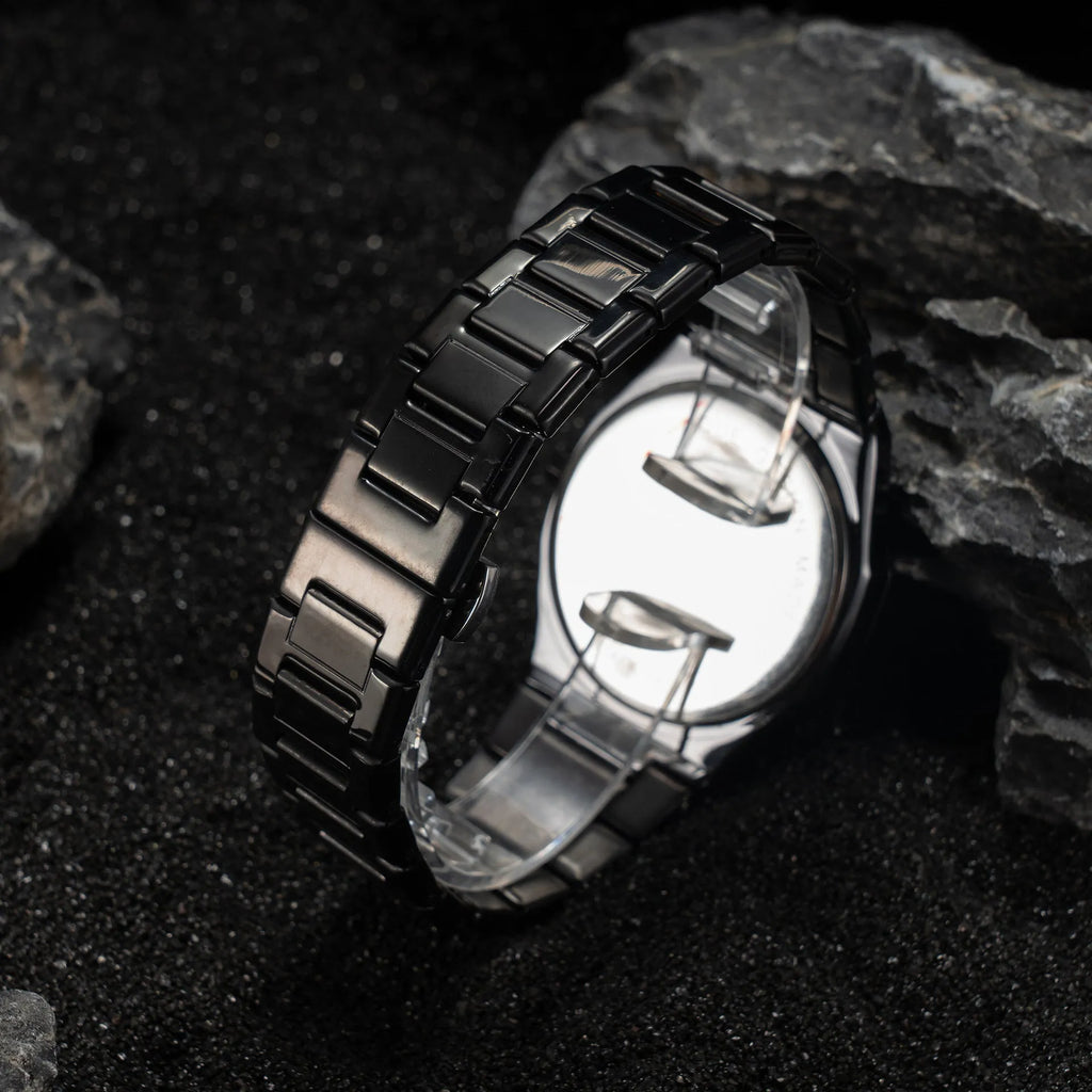 Men's business casual quartz watch with steel belt strap showing 10mm thickness