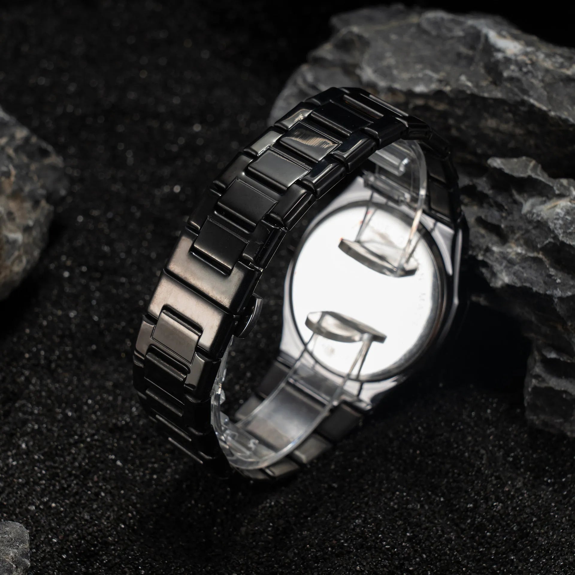 Men's business casual quartz watch with steel belt strap showing 10mm thickness
