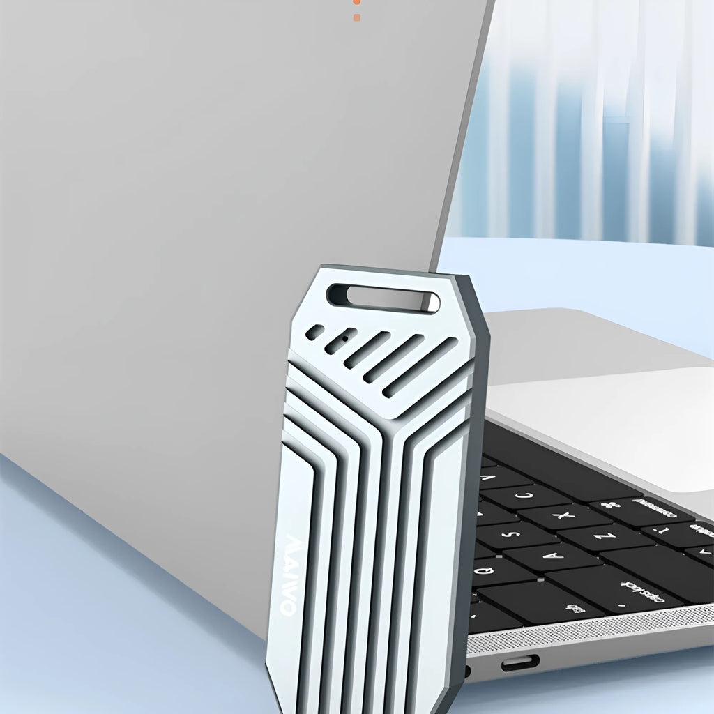 Aluminium external SSD case for Thunderbolt 4 with silver or grey finish