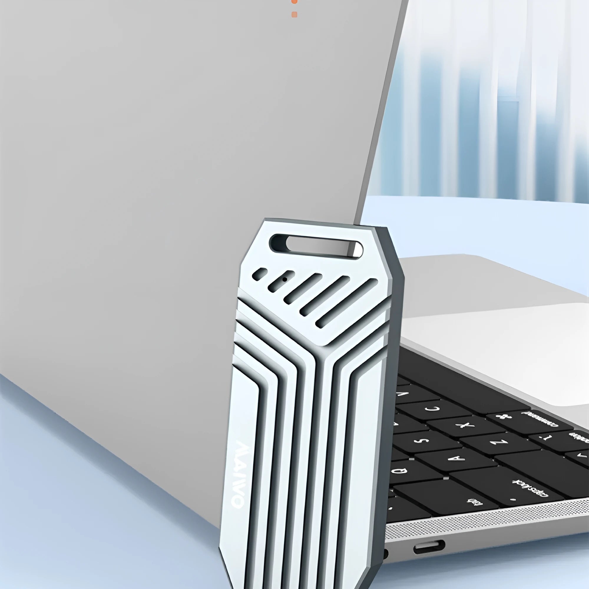 Aluminium external SSD case for Thunderbolt 4 with silver or grey finish