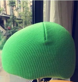 A size L decorative cover for a ski helmet, shown in one of fifteen available colour options.