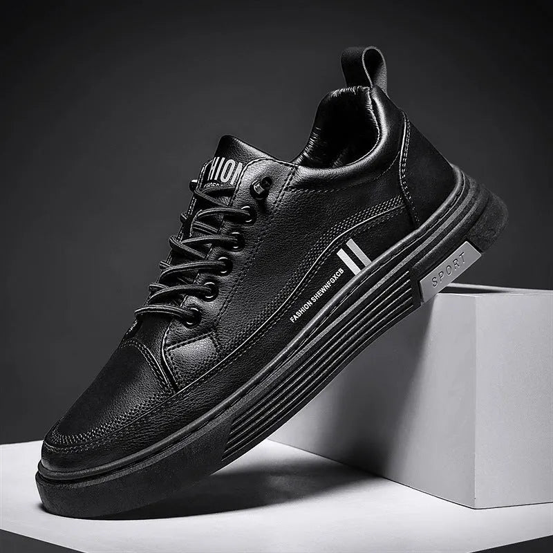 Men's low-top skate shoes in black with elastic band fastening and round toe.