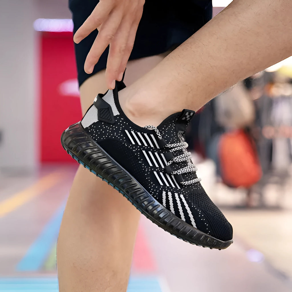 Men's white breathable sports shoes with a platform heel and mesh lining.