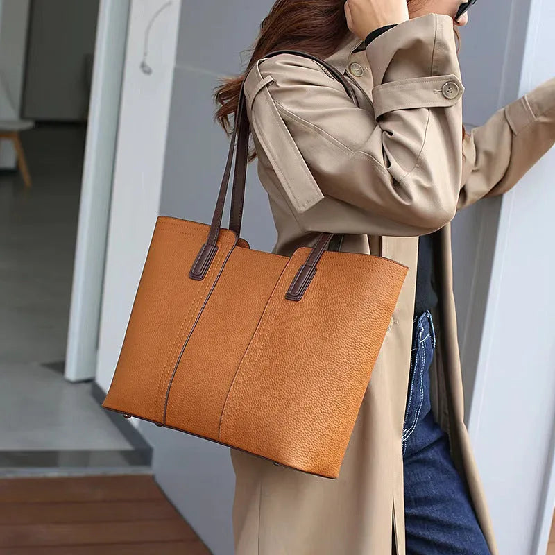 Genuine leather women's crossbody bag with multiple internal compartments in horizontal square design