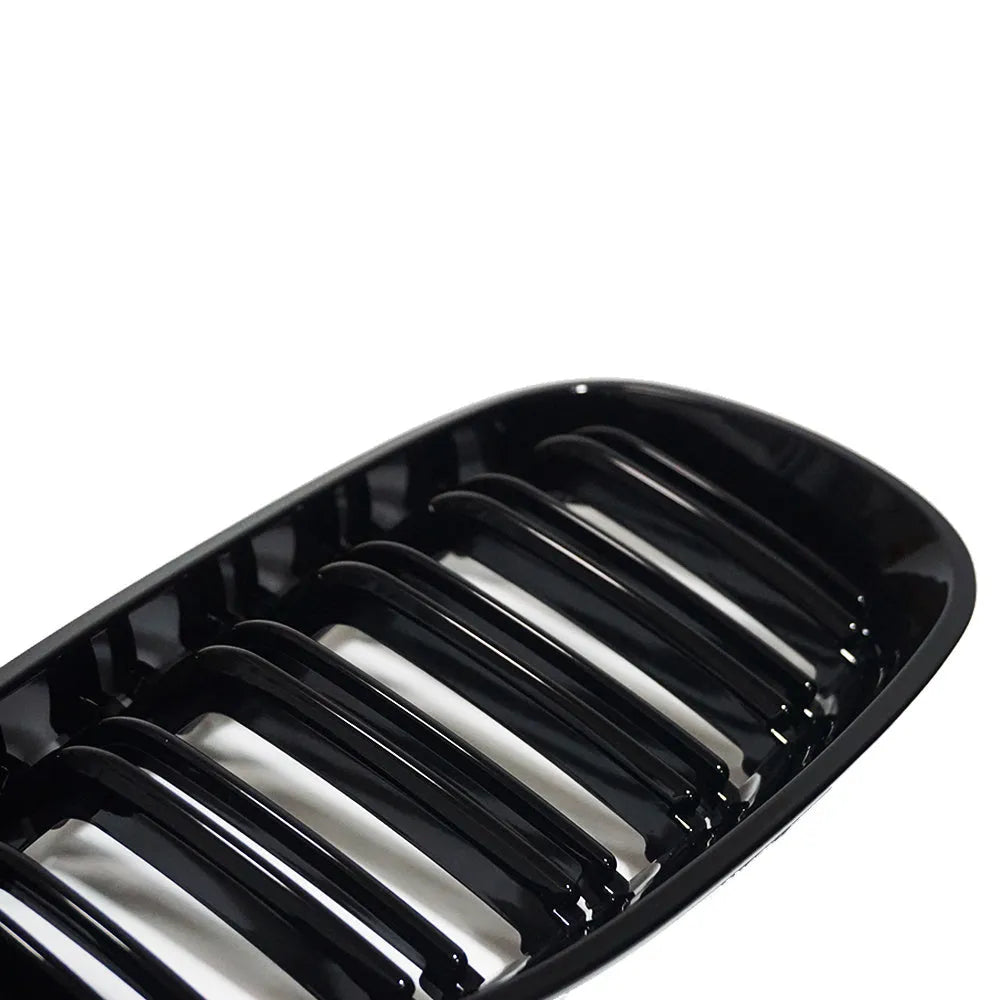 Carbon fibre pattern front grille for BMW 5-Series E60 E66 models on black background.