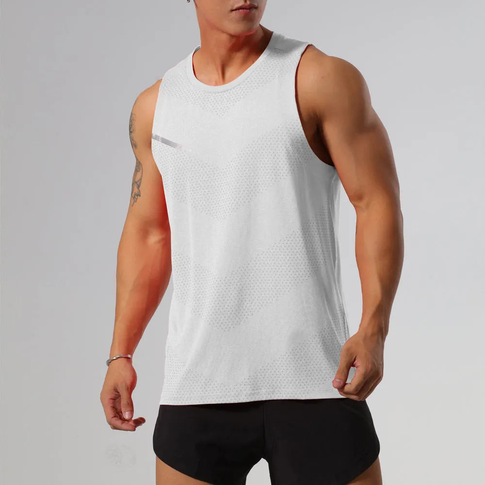Men's solid colour quick-drying polyester sport tank top for summer sports.