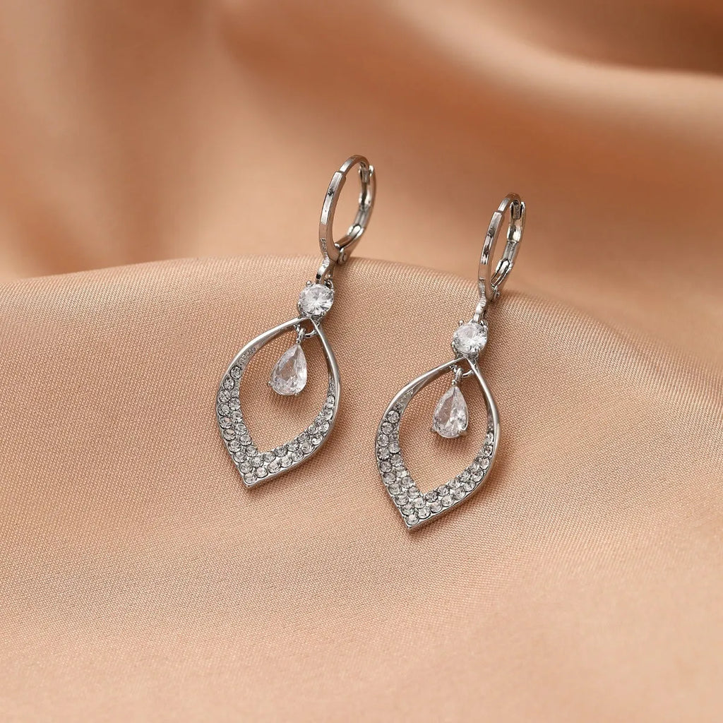 Copper electroplated women's earrings with a teardrop shape, water drop tassels, and zircon stones in gold colour.