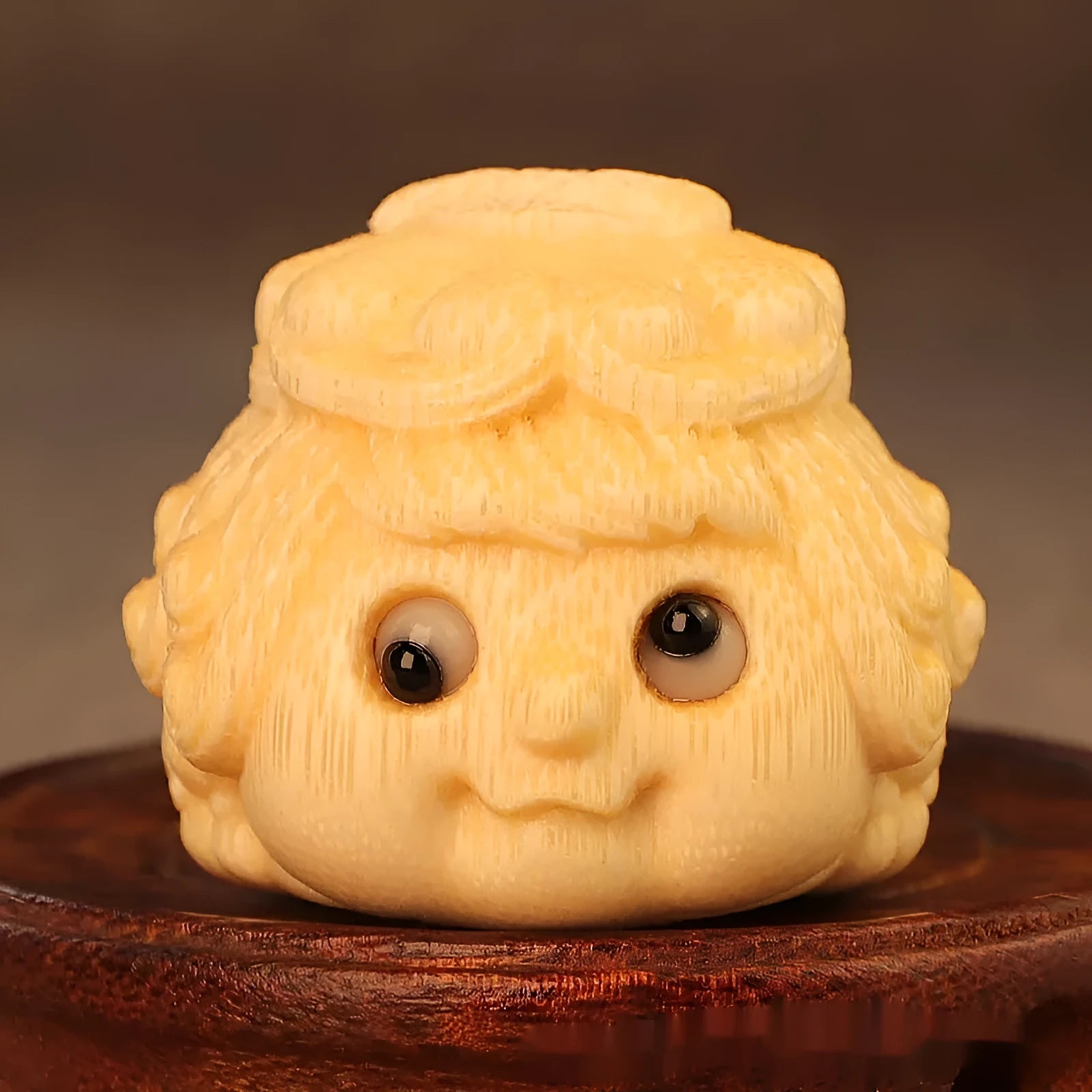 Golden Toad Princess bamboo ornament carving measuring 5.0cm with cute style design