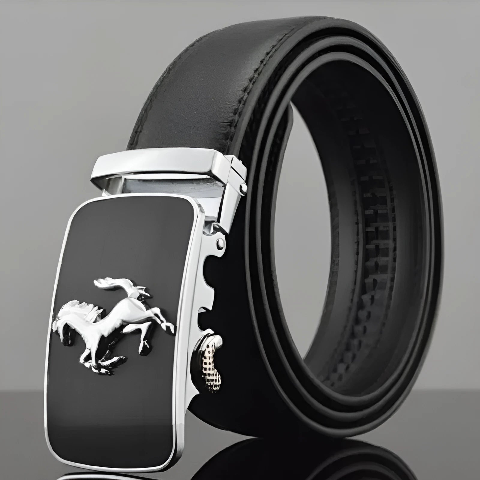 Men's leather belt with automatic buckle in cowhide, showing adjustable mechanism and pattern options