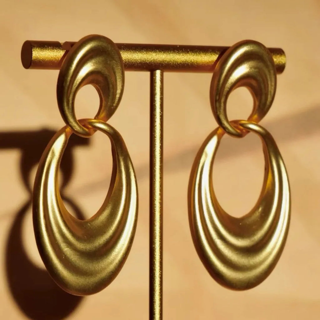 Copper double circle earrings in quicksand colour with a U-shaped French retro silhouette.