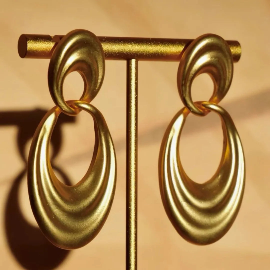 Copper double circle earrings in quicksand colour with a U-shaped French retro silhouette.