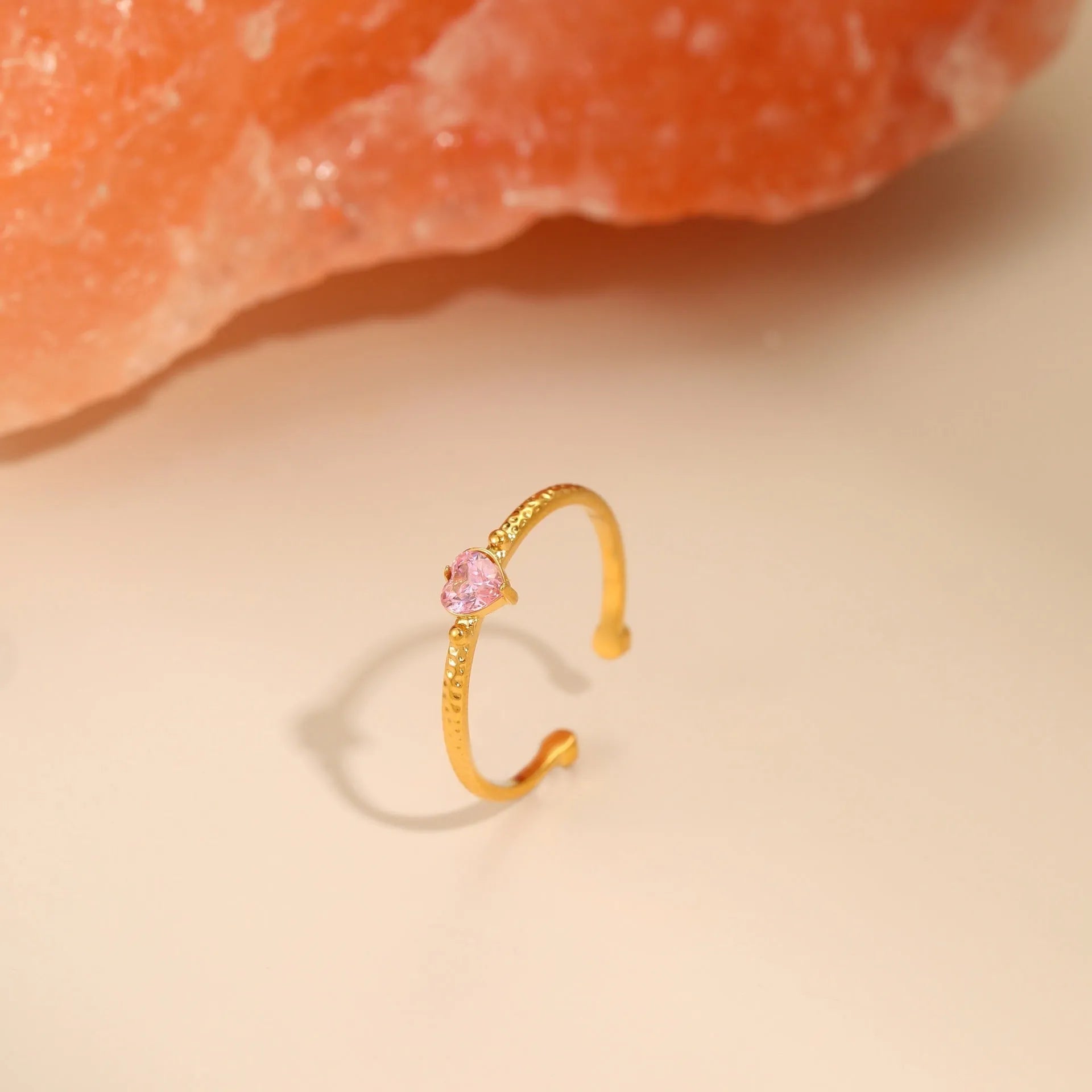 Open ended stainless steel ring with heart-shaped zirconium inlay in white, pink or green