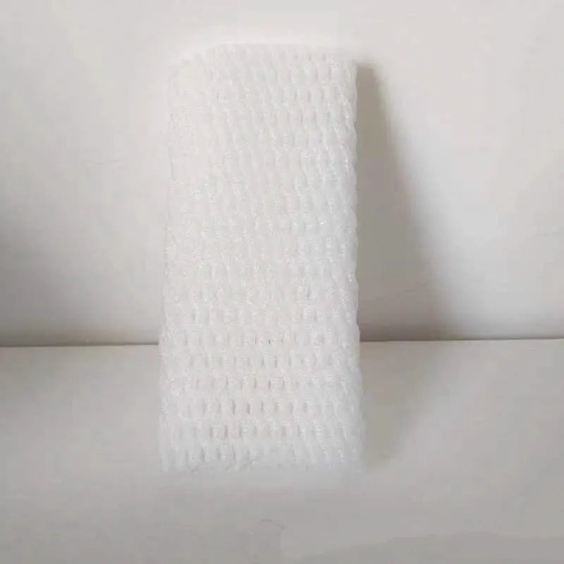 White foam and elastic net protective case for fruits, shown with size options for apples and pears.