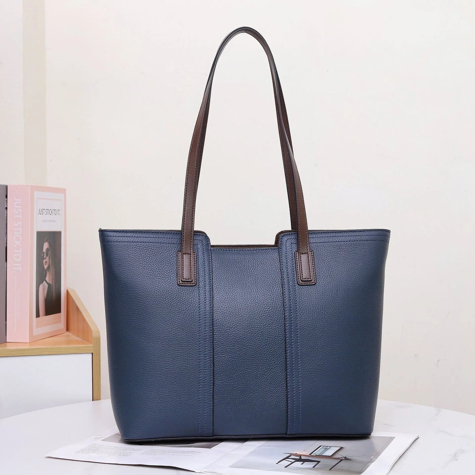Genuine leather women's commuter shoulder bag in box design with shoulder strap