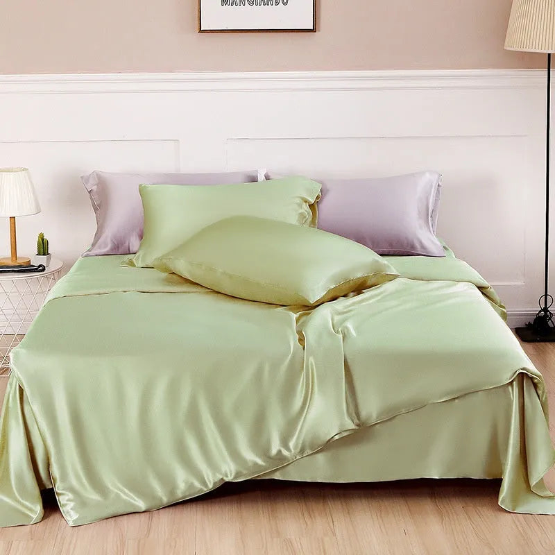 Double-sided silk duvet cover in solid colours with plain weave construction