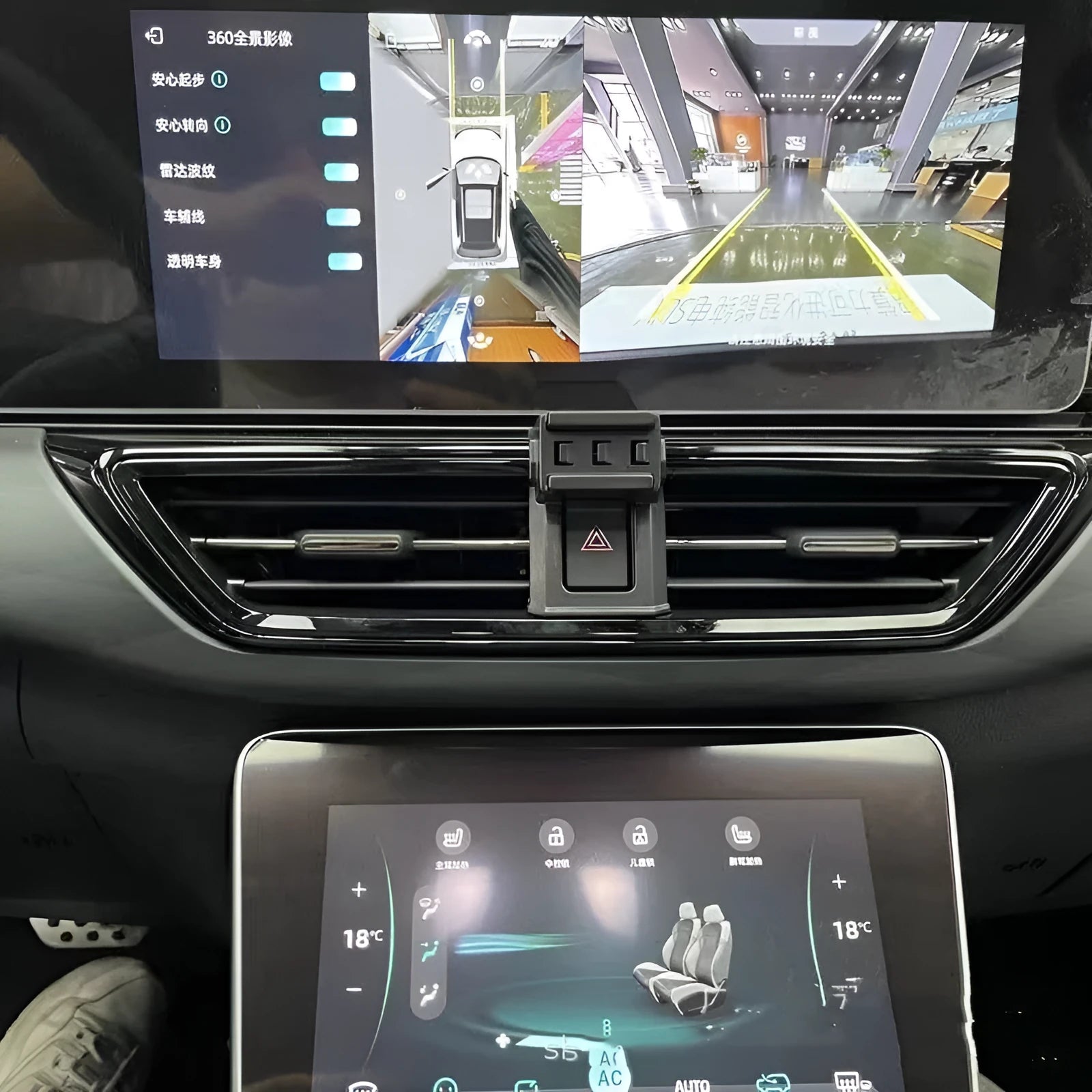 GOODWAY brand car dashboard mobile phone holder showing 360-degree rotation mechanism.