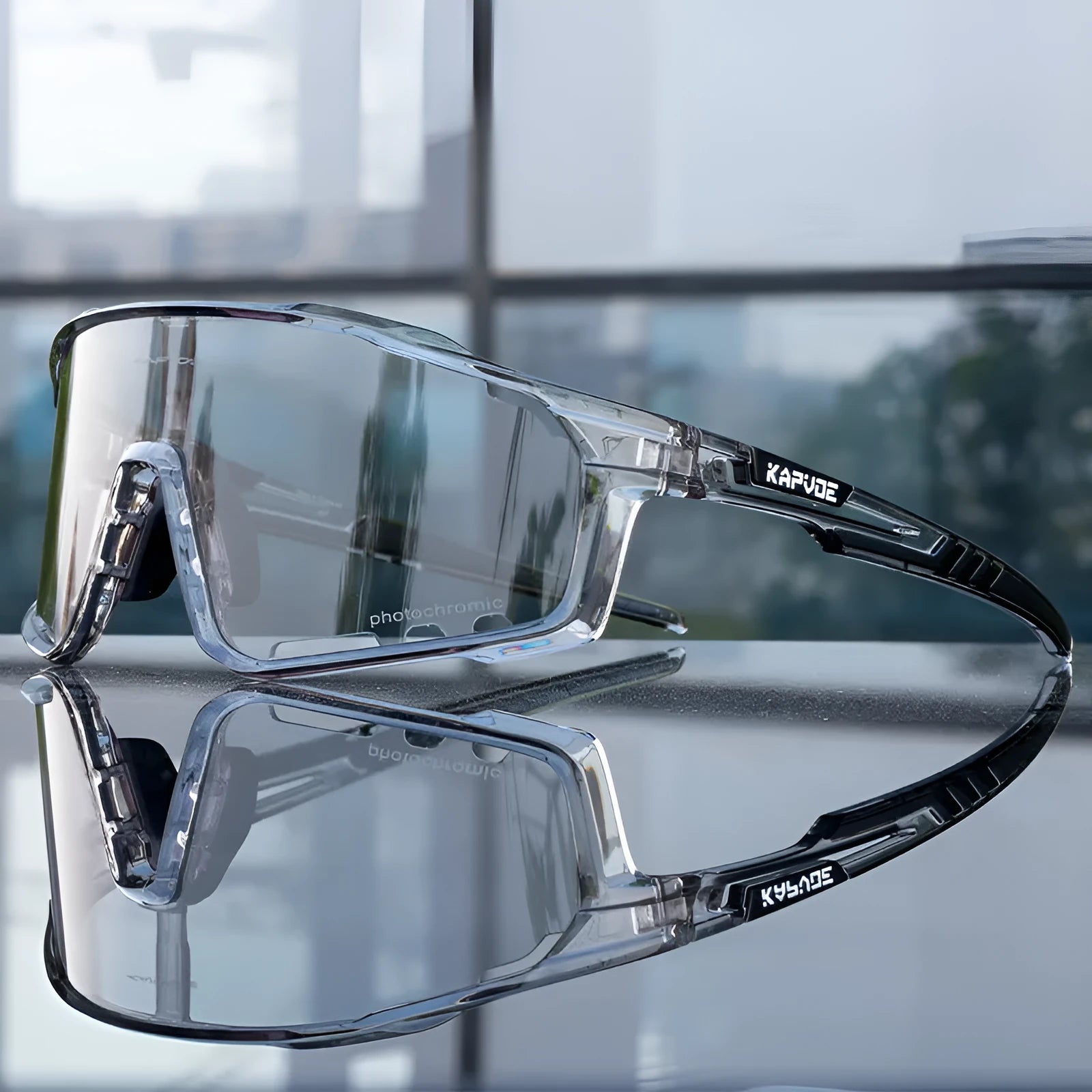 Colour-changing cycling sunglasses with photochromic lens and TR90 frame